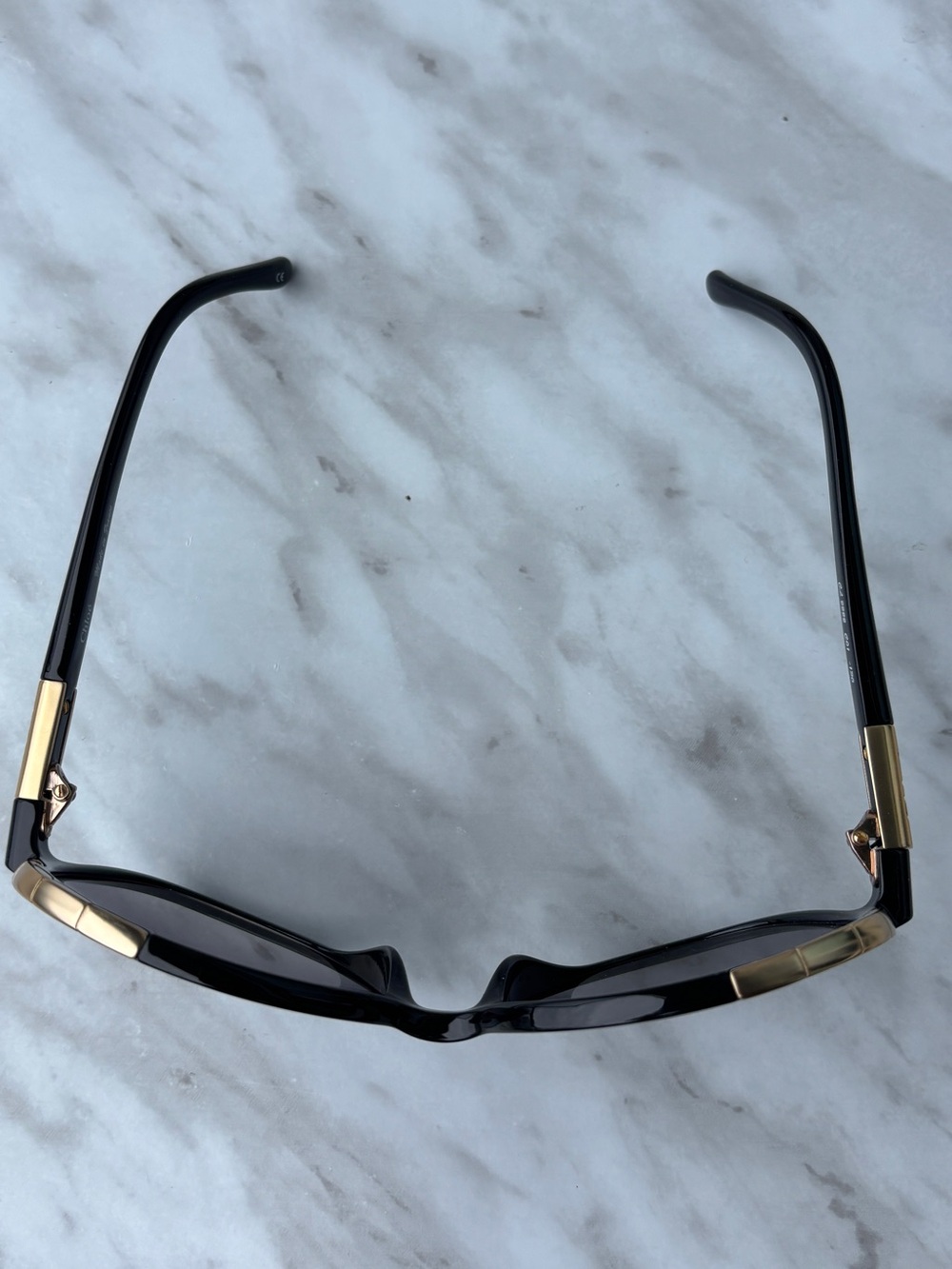 Chloé Erine - Oversized Sunglasses with Gold Accents - Picture 4 of 13